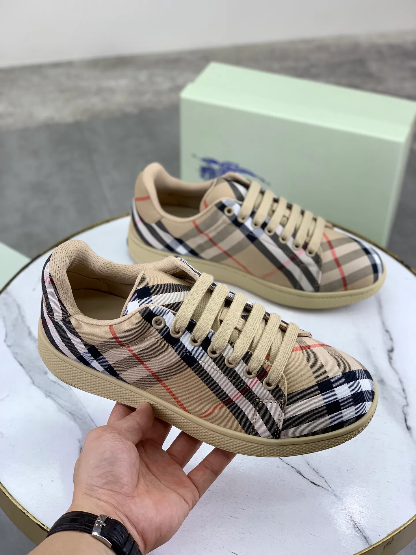 Factory price P580 [BURBERRY] Burberry - High-end quality original order - Upper: imported 🔝 original material - Lining: cowhide lining, feet; water-dyed cowhide - Outsole: ultra-light TPR rubber; two-color molded outsole - Super high quality control · Fine workmanship: highlighted (high-end, extravagance, grade) -Size: 38-46 (Male 38 46 can be customized) · Color: 4️⃣ colors available